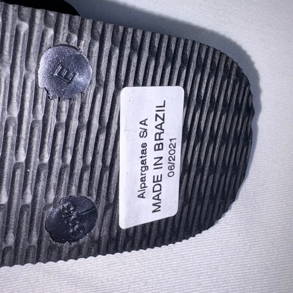 Havaianas  Flip Flops Size 6 Black NEW Brazilian Rubber Sandals 4000030 beach